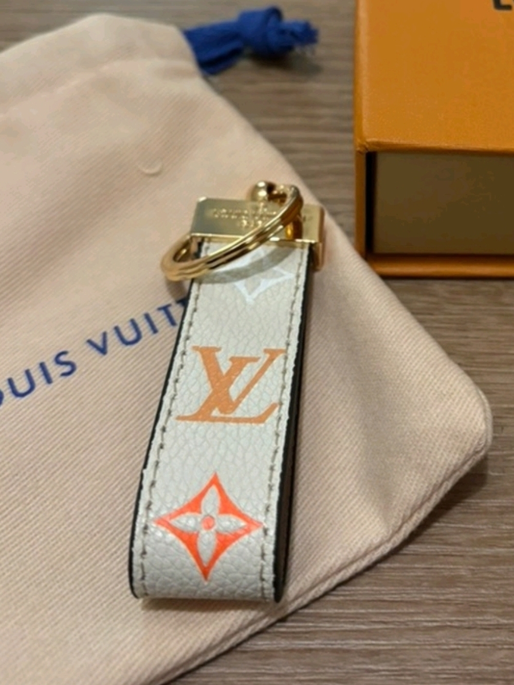 Monogram Key Chain w/Box - White - Picture 2 of 3